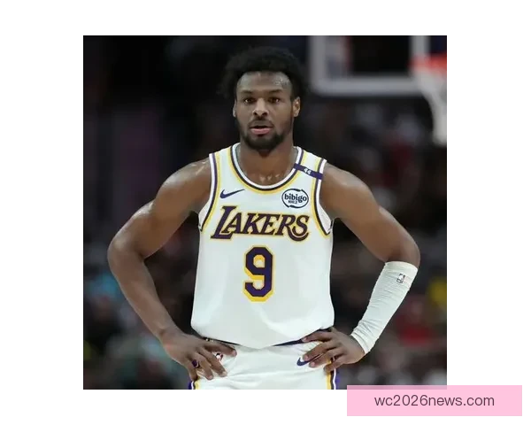 詹姆斯连续发声盛赞布朗尼表现出色 并祝贺布莱斯轻松夺得西区冠军 詹姆斯连续发声盛赞布朗尼表现出色 并祝贺布莱斯轻松夺得西区冠军